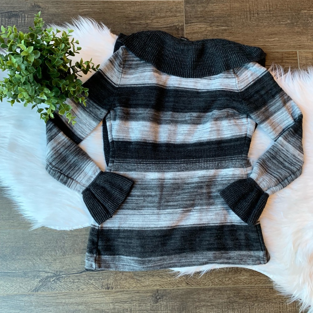 ❤️SOLD WHBM wool ruffle cardigan sweater - Picture 6 of 7